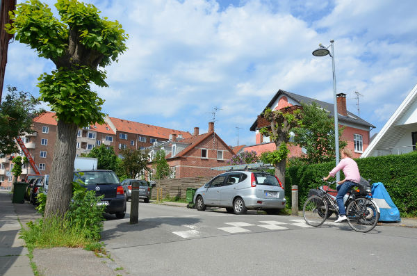 A bike-friendly local street in southeast Copenhagen. Photos: Michael Andersen.