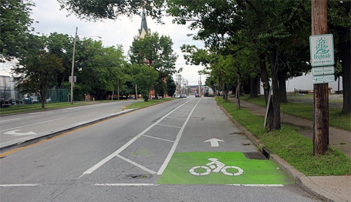 A buffered bike lane in Louisville. Photo: Bicycling for Louisville via Broken Sidewalk