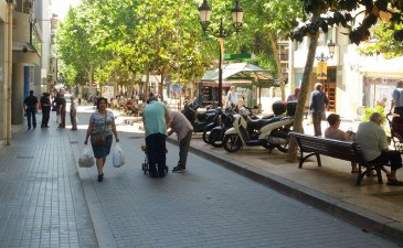 Siting stores and other destinations within walking distance of where people live is one of the most powerful ways to reduce car traffic. Photo: Eric Fischer/Flickr