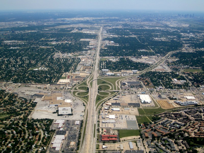 The American transportation system is dangerous because Americans have little choice other than driving. Photo: La Citta Vita/Flickr