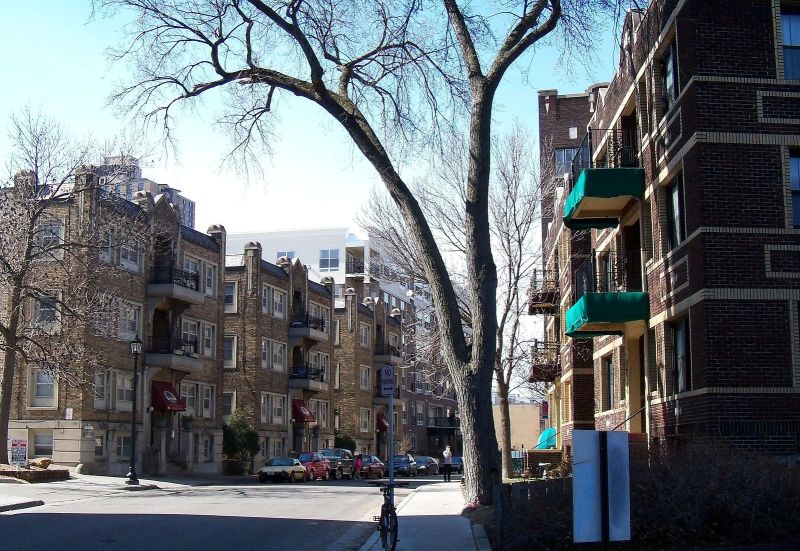 Multi-family housing in the Twin Cities generates far fewer car trips per household than single-family homes. Photo: AlexiusHoratius/Wikimedia Commons