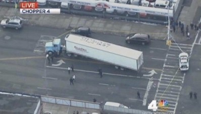 Large trucks are especially dangerous on city streets, and the Trump administration wants to roll back rules to prevent drowsy big rig driving. Image: Photo: WNBC via Daily News