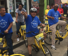 Camden Mayor Frank Moran rides an ofo bike. Photo:  Patrick Miner/Twitter