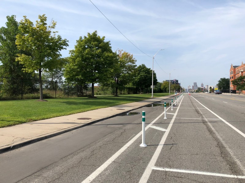 A Detroit media bigwig is complaining about traffic on this street, East Jefferson. The city recently added a protected bike lane. Photo: Streetsblog