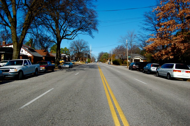 Memphis has one of the highest pedestrian fatality rates in the country thanks to distracted drivers and a network of roads that aren't safe for pedestrians. Image: Eric Allix Rogers