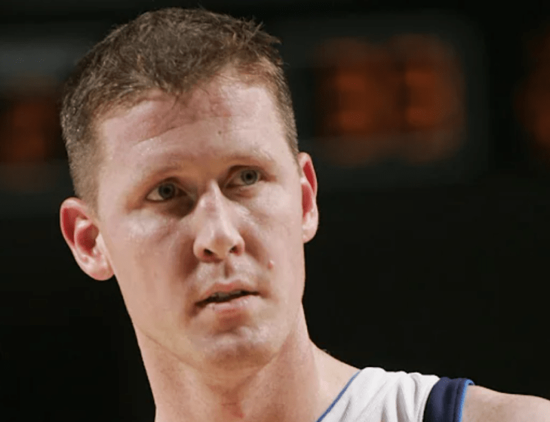 Shawn Bradley. Screenshot from Youtube